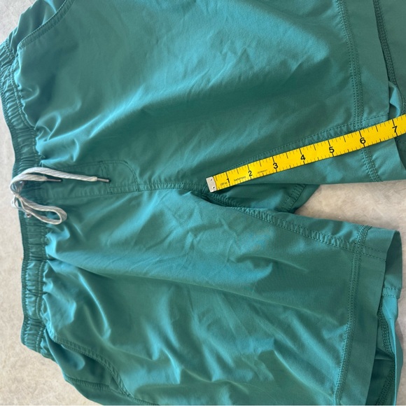 Vuori Kore Shorts 7” - Picture 2 of 4